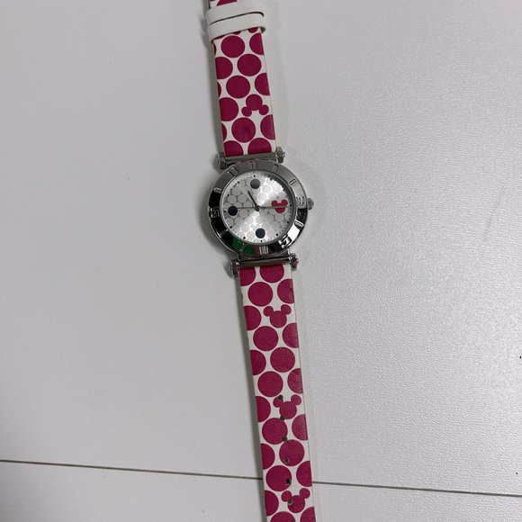 Official Disney Parks wristwatch - Picture 3 of 8